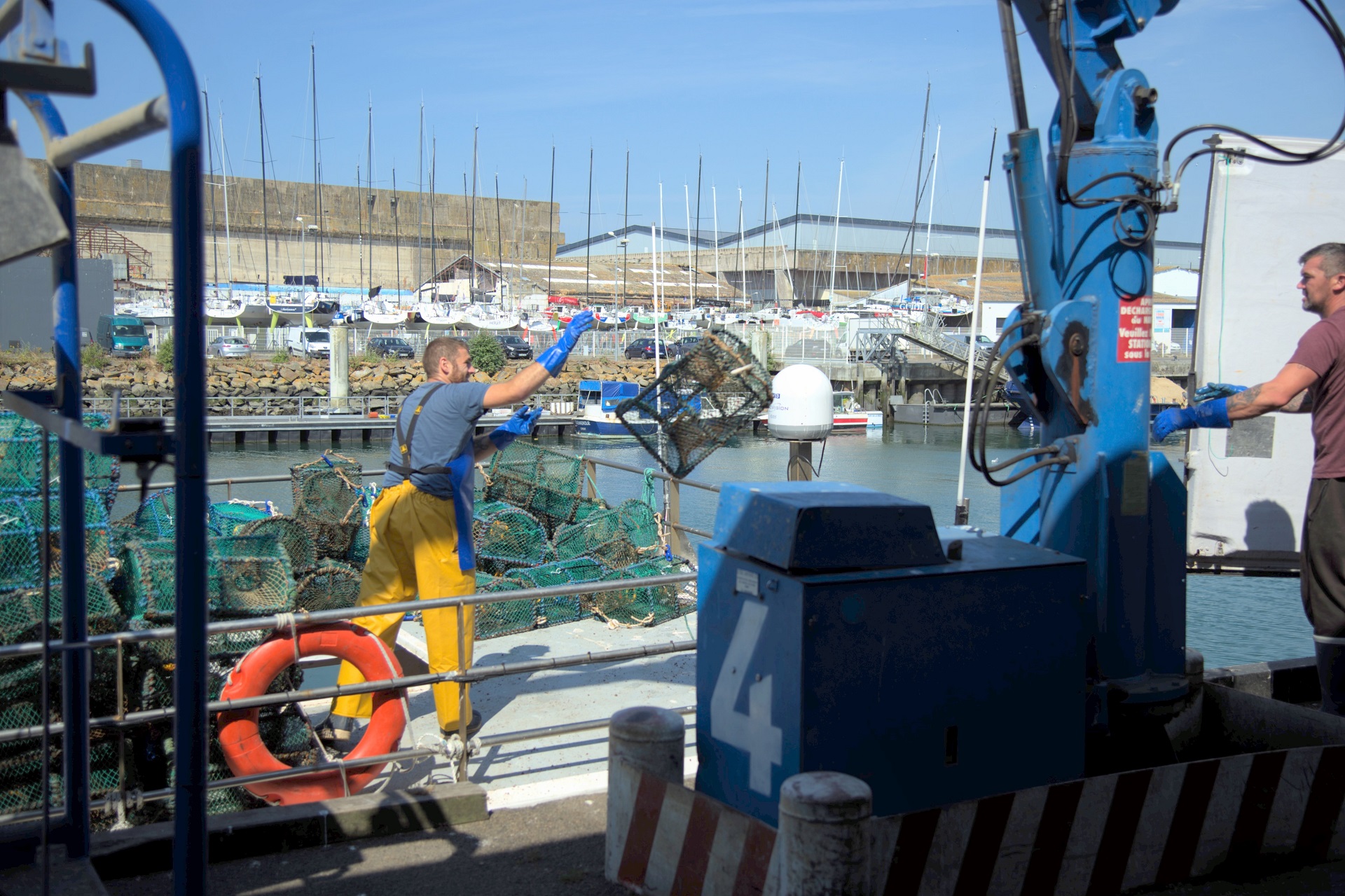 erea-les-pins-sortie-maison-de-la-mer-pecheur-nasse